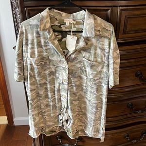 Collared shirt sleeve shirt